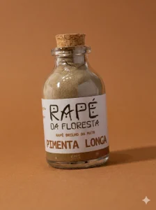 Rapé Brilho da Mata — Pimenta Longa Acorda a mente, desperta o corpo e protege como uma brisa que varre o cansaço. Descrição nova: Apesar do nome, a Pimenta Longa é suave no sopro, mas vibrante na ação. Traz o frescor das folhas da mata, limpa dores de cabeça, inflamações e renova o corpo com energia elétrica. É muito procurado por quem busca força para atividades físicas, estudos ou momentos que exigem presença total. Composição: Tabaco, cinza de pau pereira e planta Pimenta Longa.